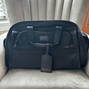❗️SOLD❗️TUMI Black Classic Duffel with Luggage Tag - Unisex